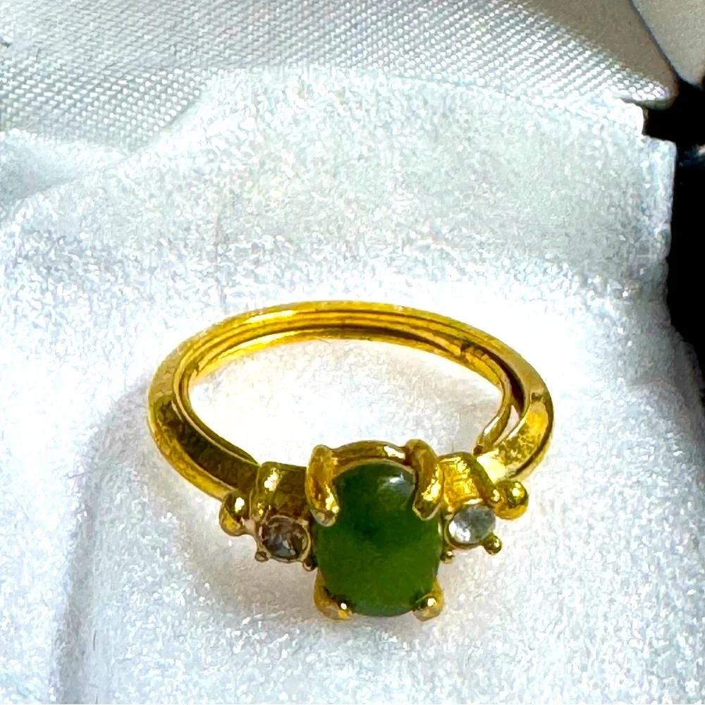Vintage Jade Oriental Gold Setting Ring